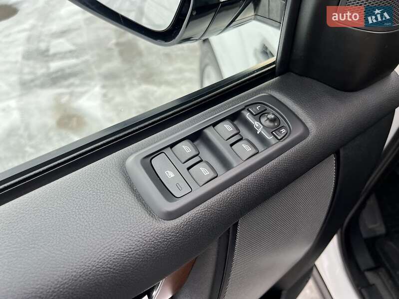 Внедорожник / Кроссовер Land Rover Discovery 2016 в Днепре