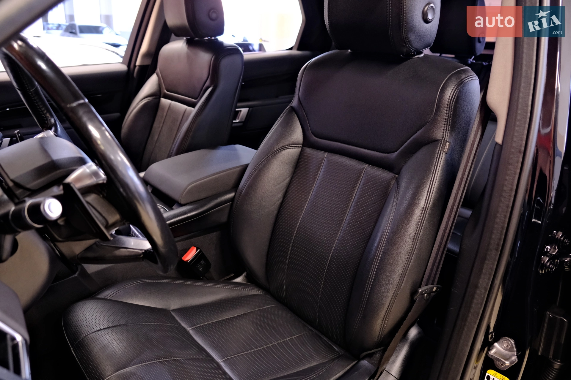 2019 Land Rover Discovery - мініатюра 33