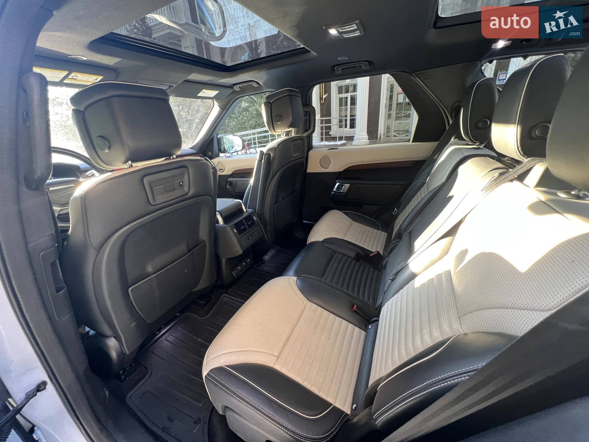 2021 Land Rover Discovery - мініатюра 10