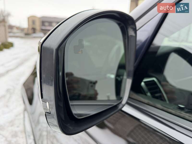 Внедорожник / Кроссовер Land Rover Discovery 2017 в Виннице