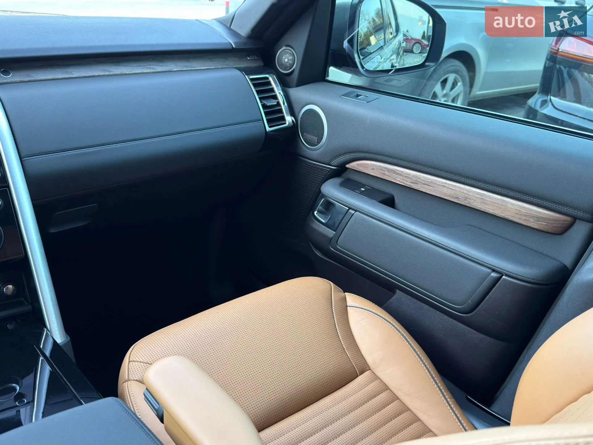 2018 Land Rover Discovery - мініатюра 16
