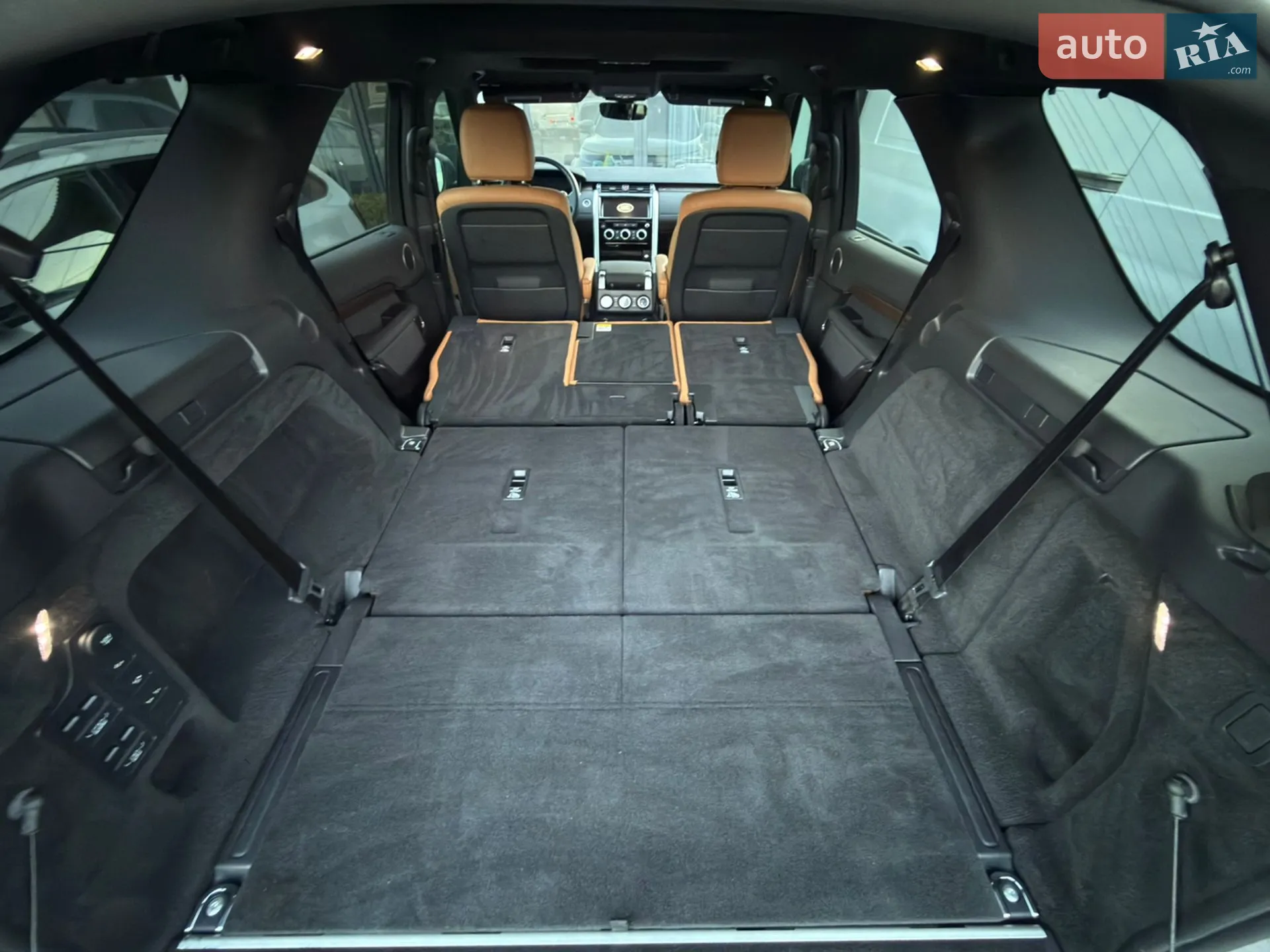 2018 Land Rover Discovery - мініатюра 25