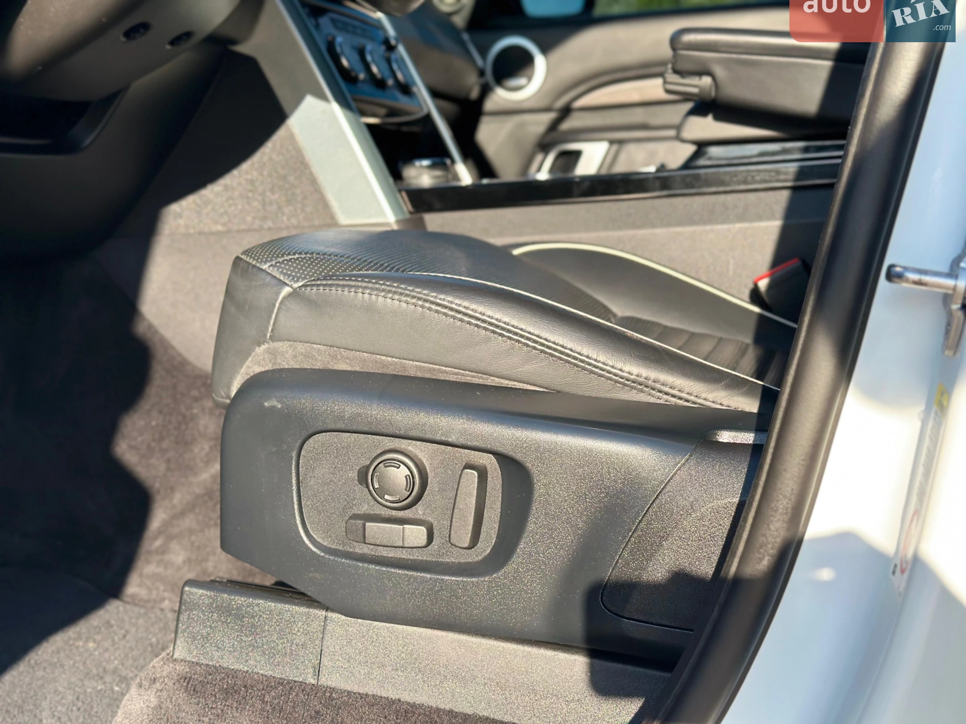 2020 Land Rover Discovery - мініатюра 38