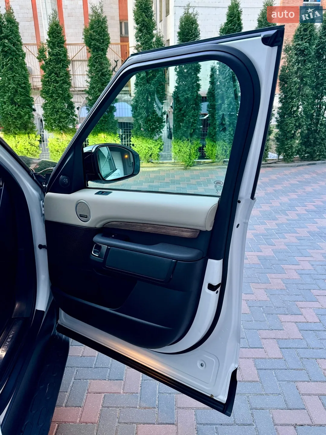 2018 Land Rover Discovery - мініатюра 19