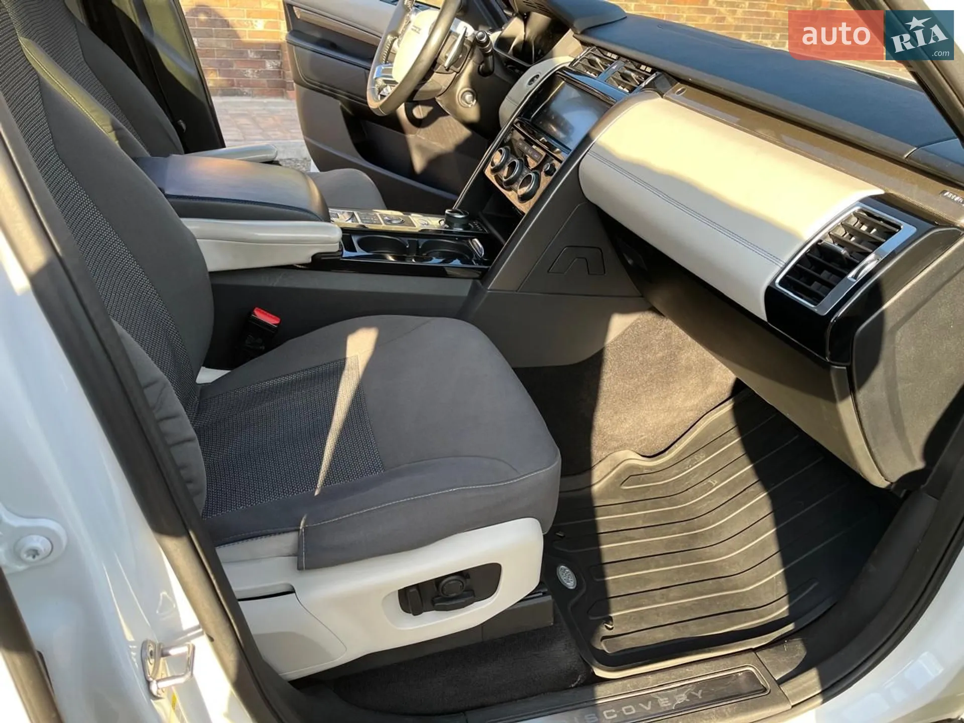 2017 Land Rover Discovery - мініатюра 8