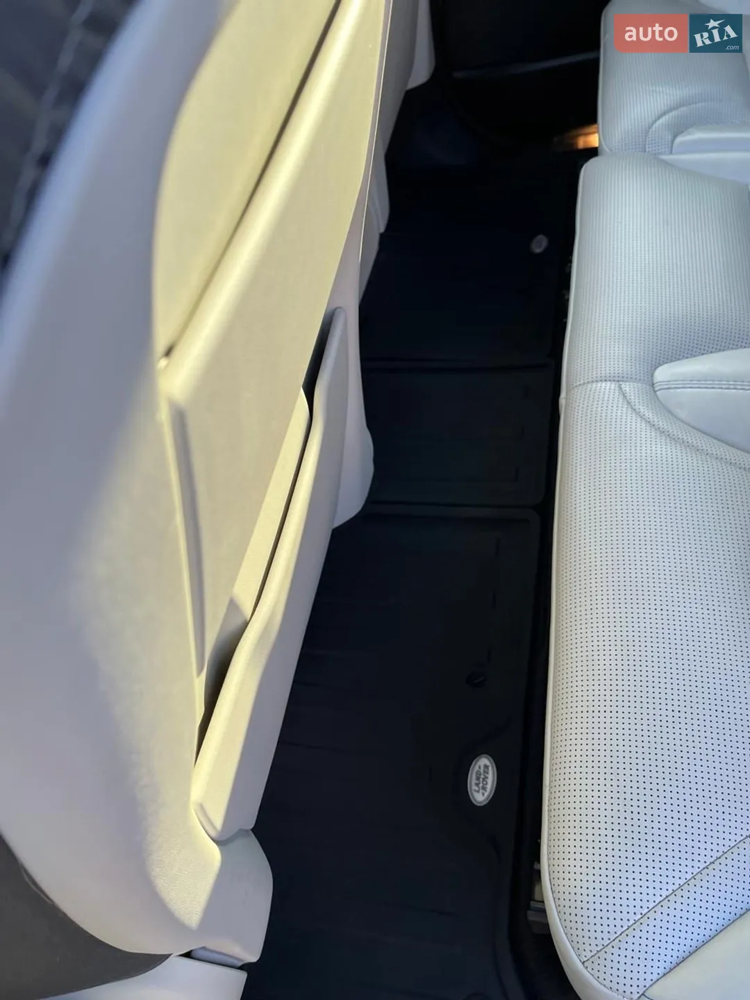 2017 Land Rover Discovery - мініатюра 12