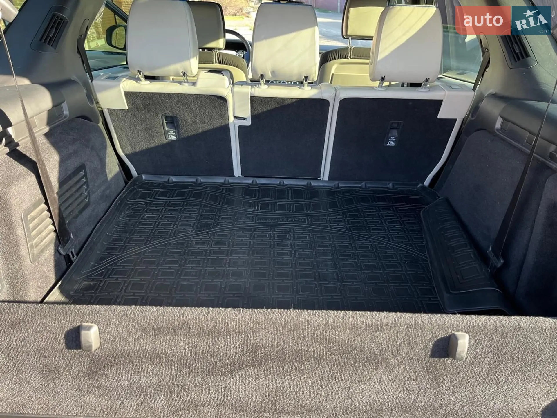 2017 Land Rover Discovery - мініатюра 14