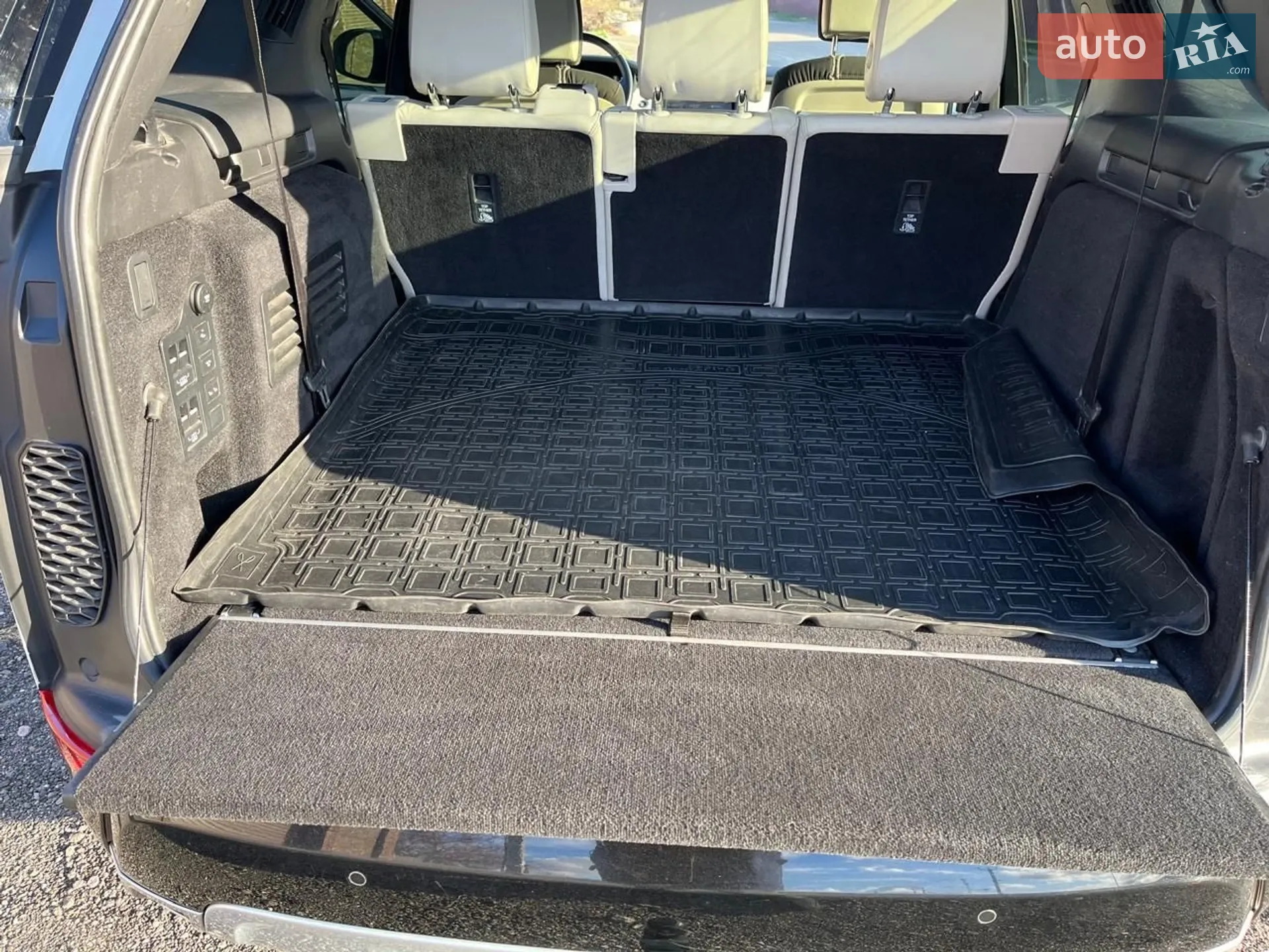 2017 Land Rover Discovery - мініатюра 17