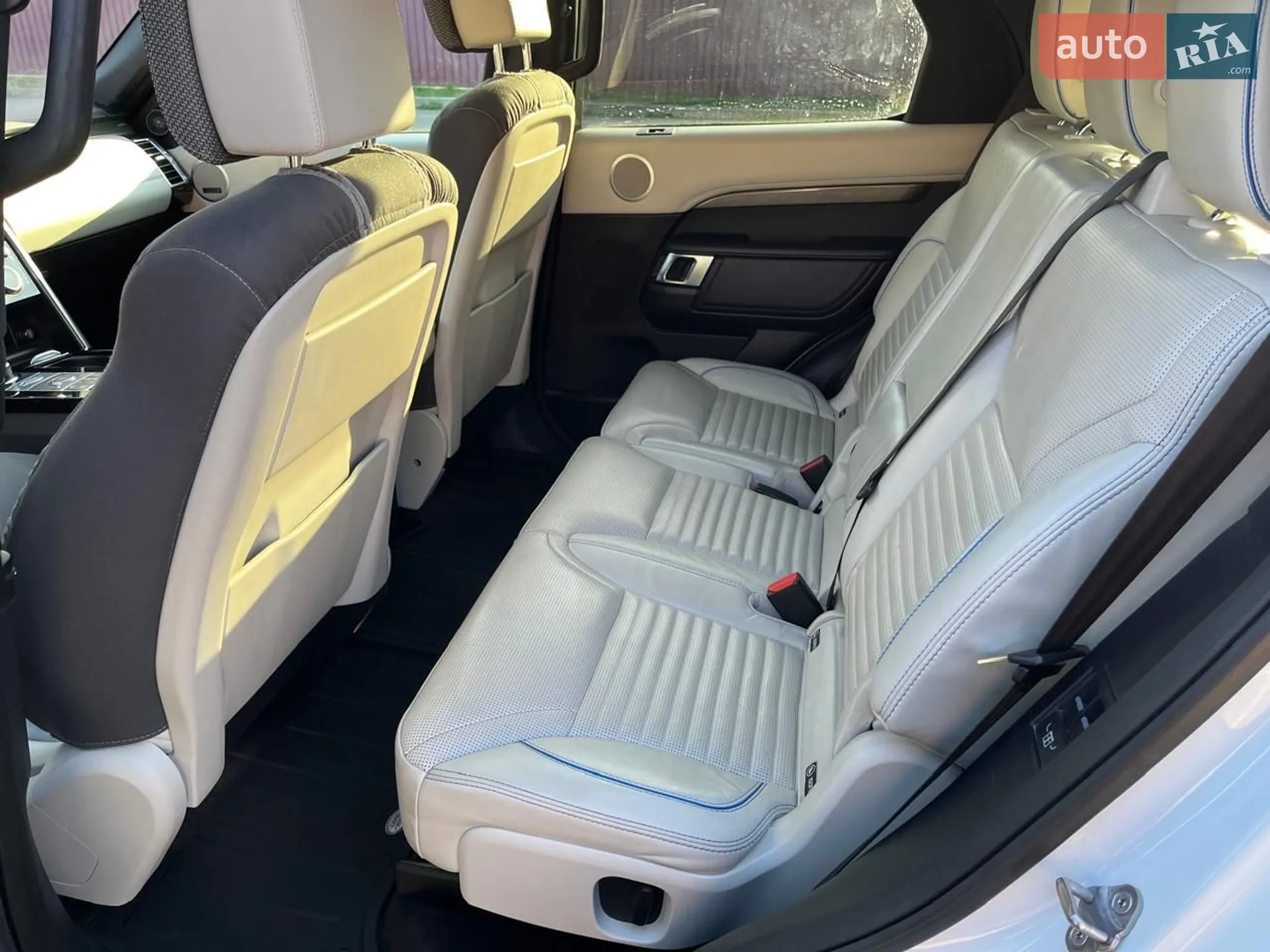 2017 Land Rover Discovery - мініатюра 21