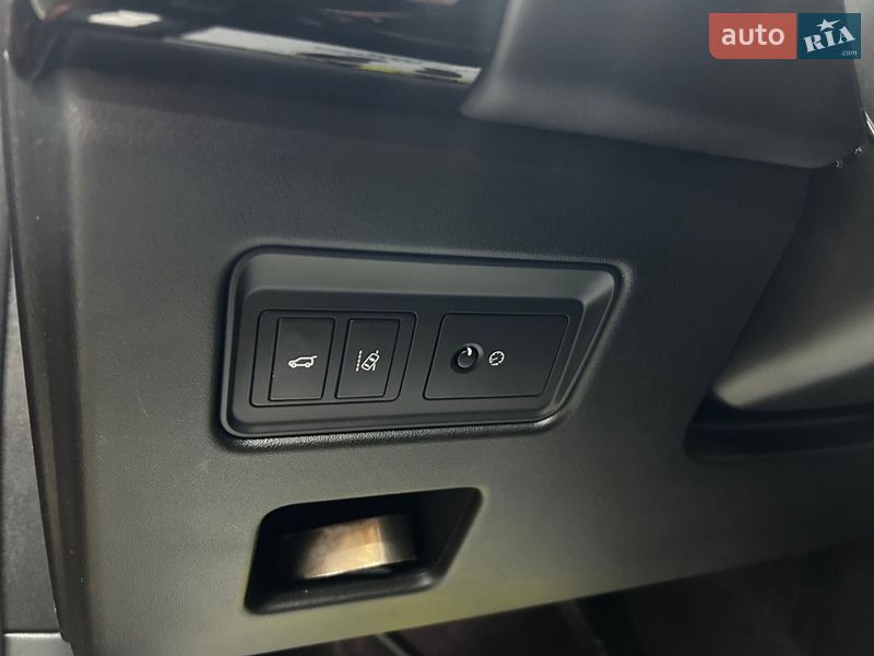 Позашляховик / Кросовер Land Rover Discovery 2017 в Чернівцях