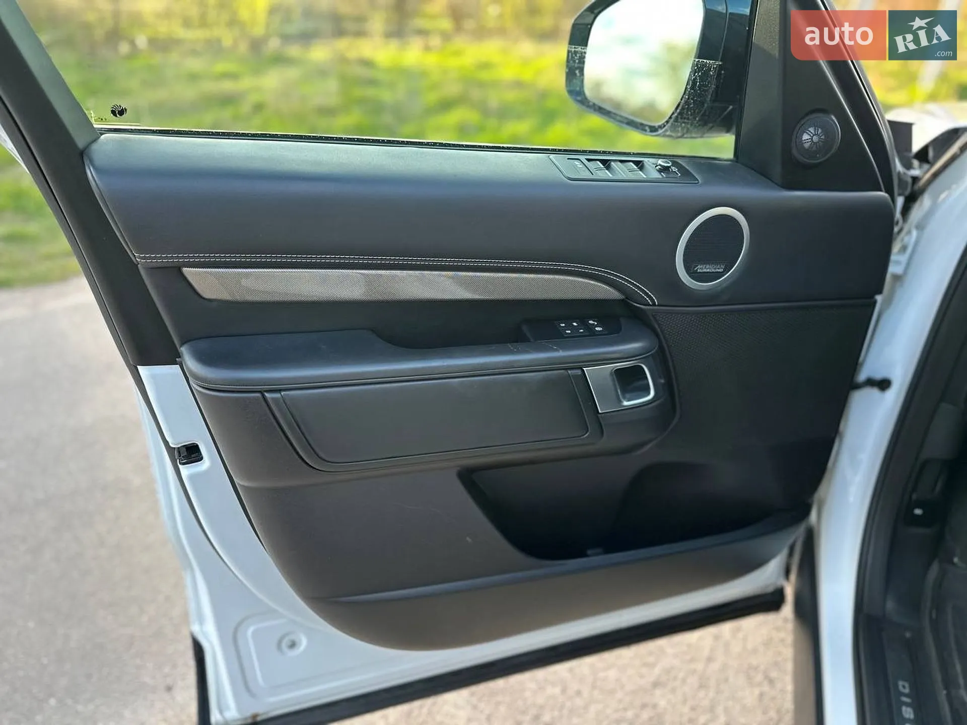 2018 Land Rover Discovery - мініатюра 21