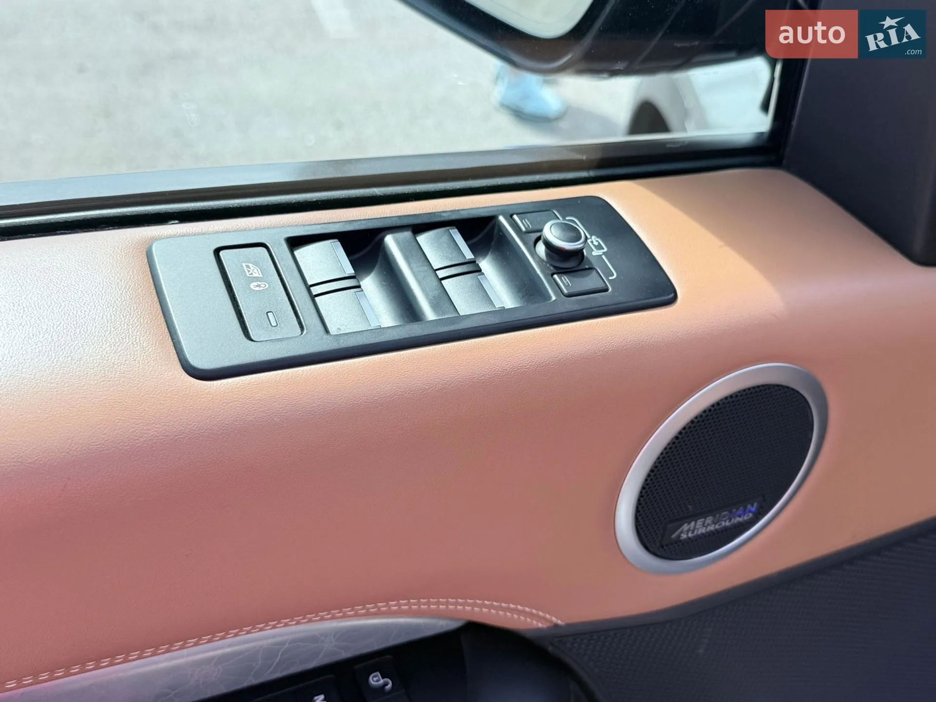 2017 Land Rover Discovery - мініатюра 27