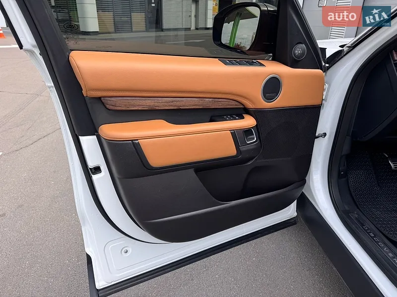 Land Rover Discovery 2017 VIN SALRRBBV6HA005509 фото оголошення 8 з 79