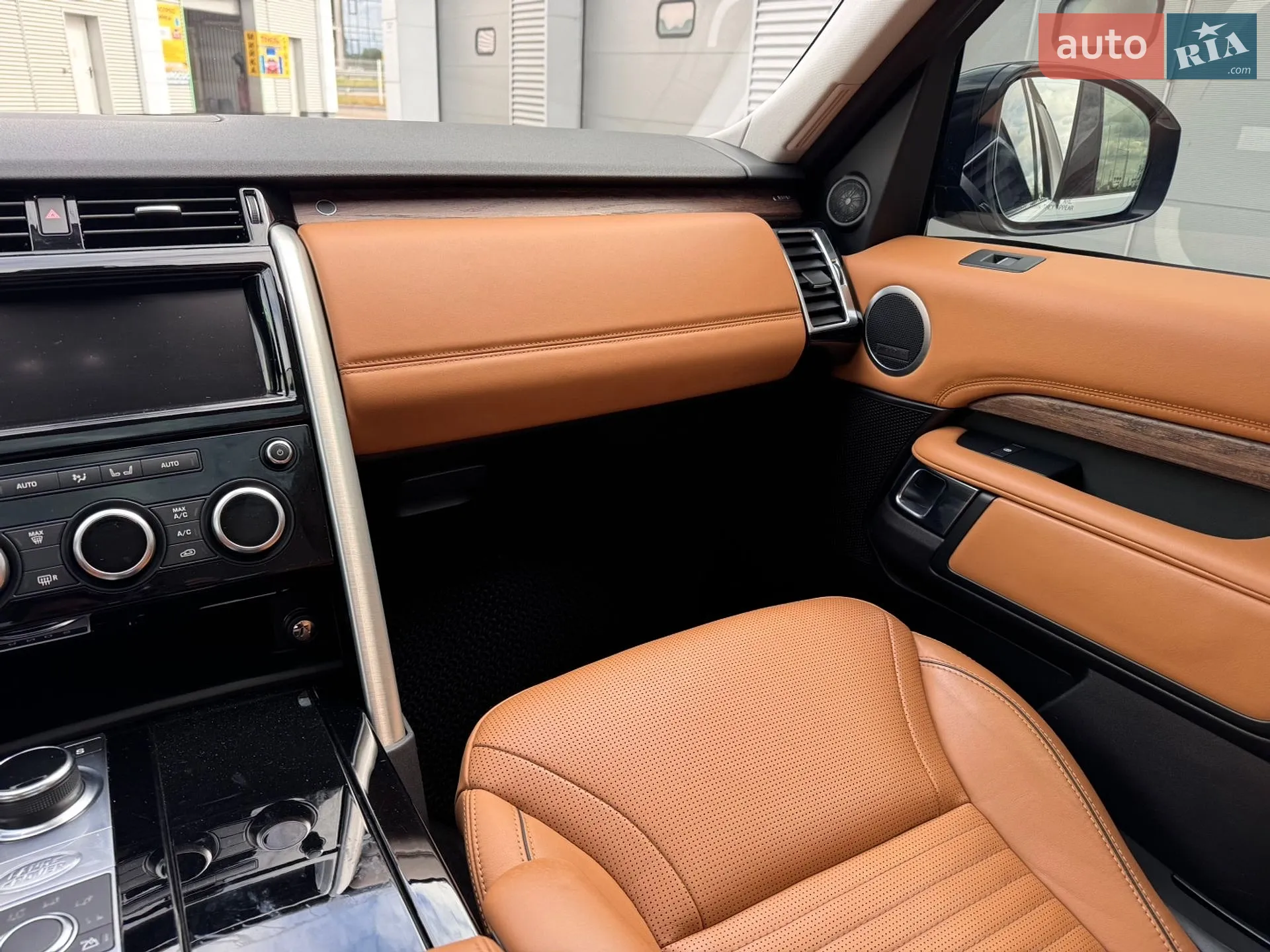 2017 Land Rover Discovery - мініатюра 14