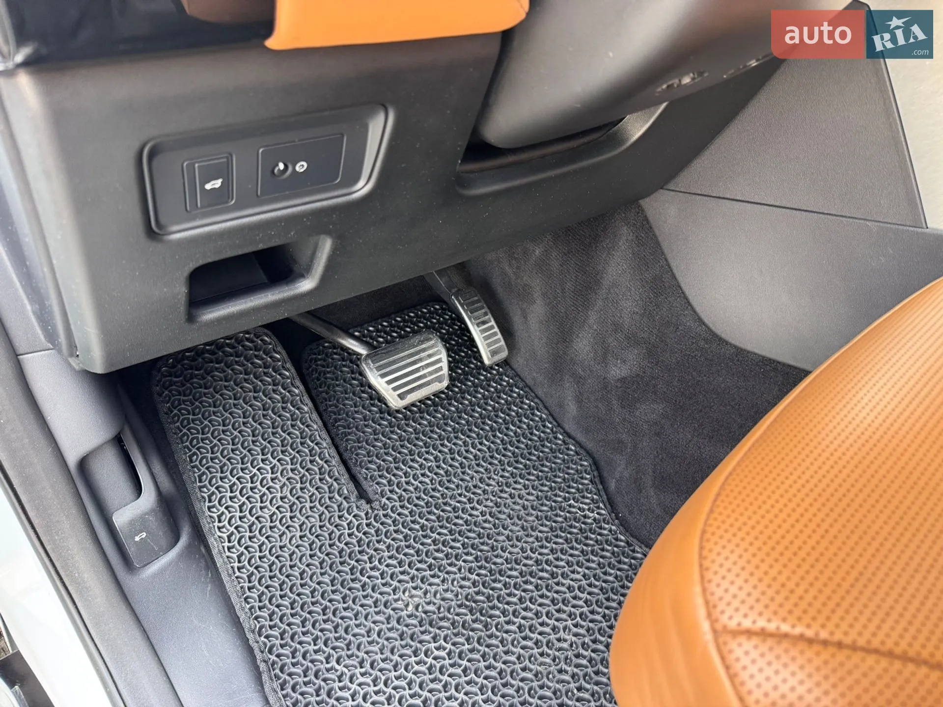 2017 Land Rover Discovery - мініатюра 33