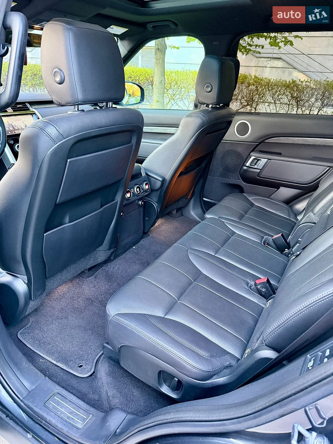 2018 Land Rover Discovery - мініатюра 26
