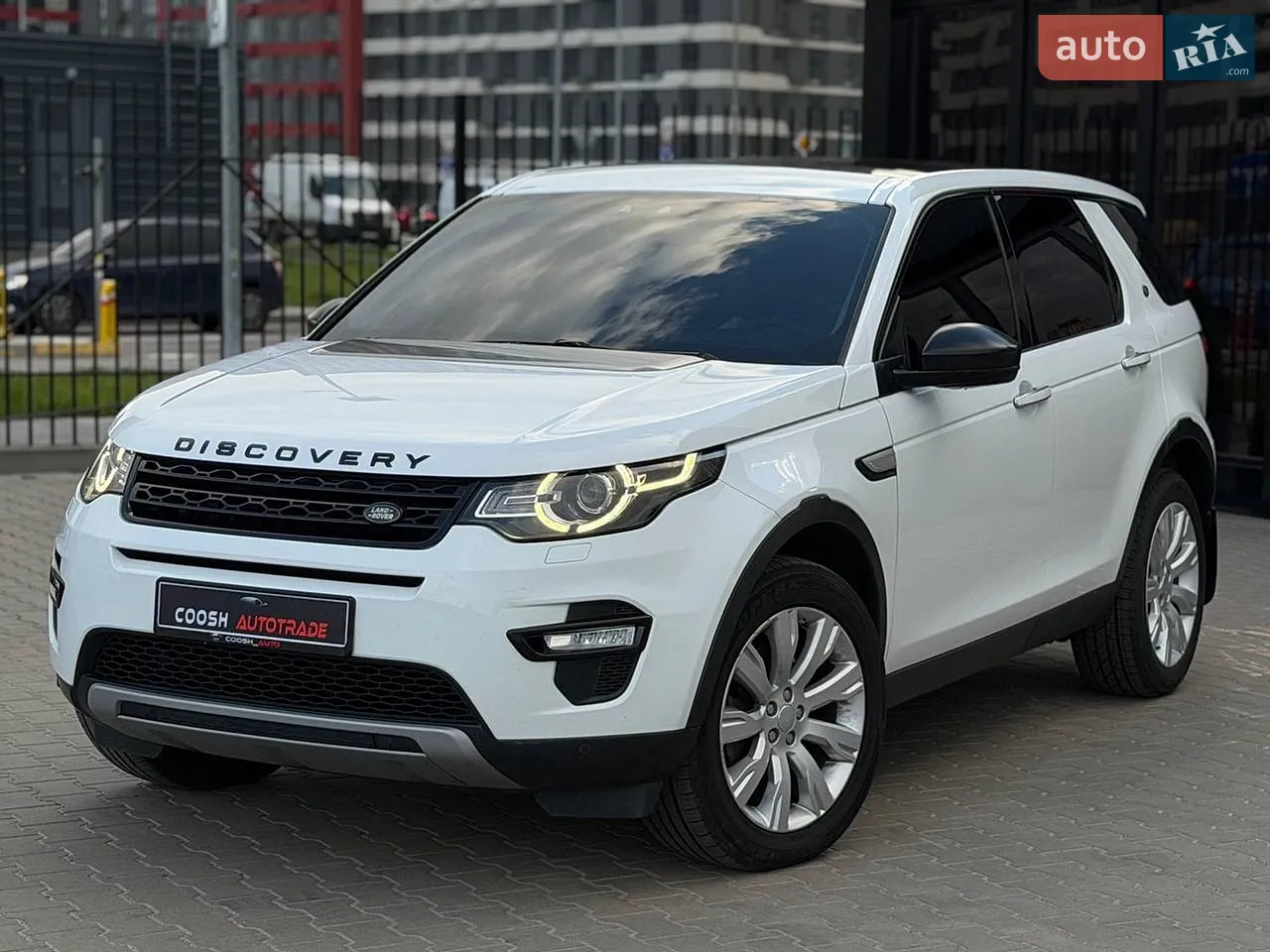 2017 Land Rover Discovery - мініатюра 24