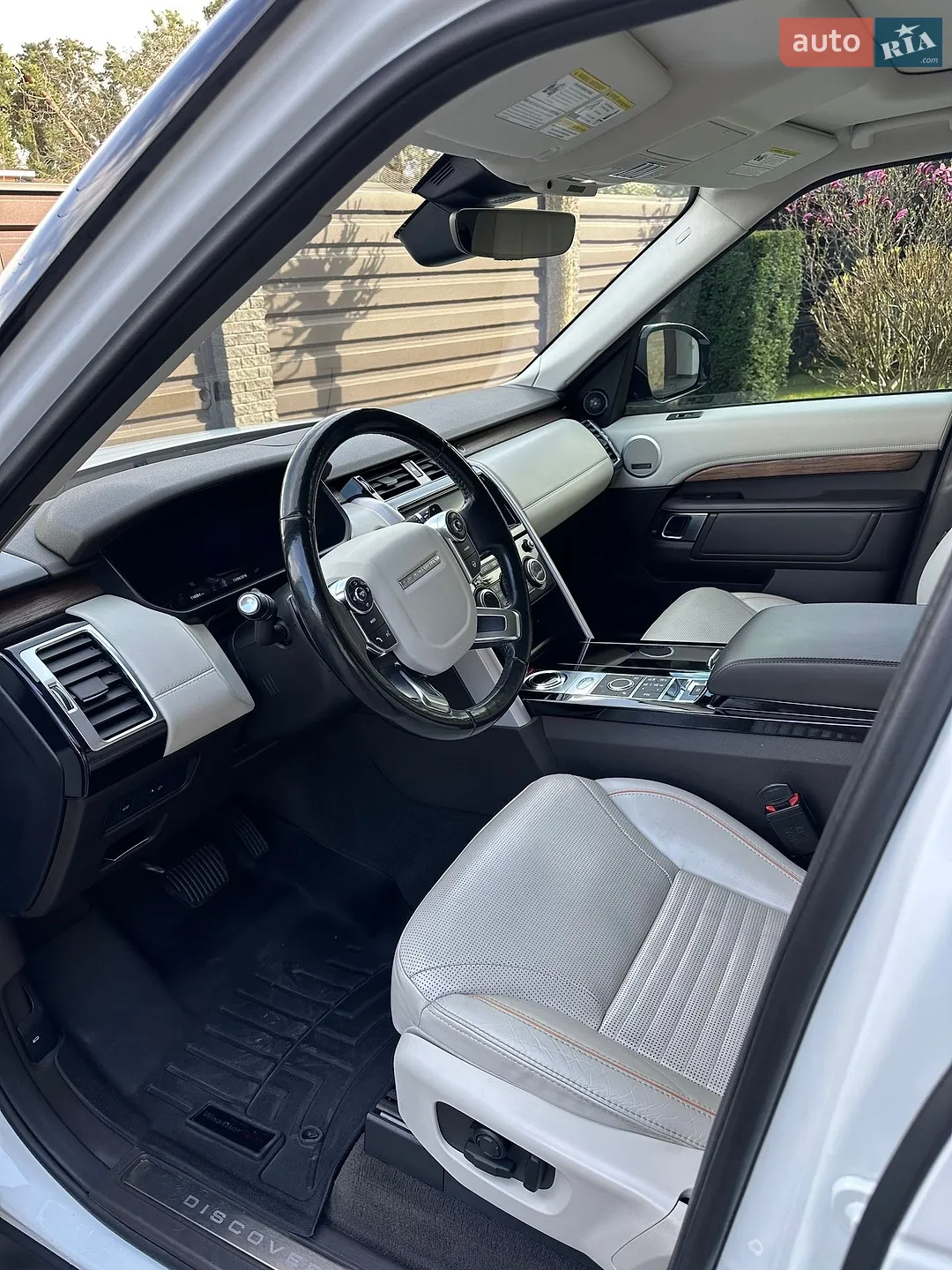 2018 Land Rover Discovery - мініатюра 2
