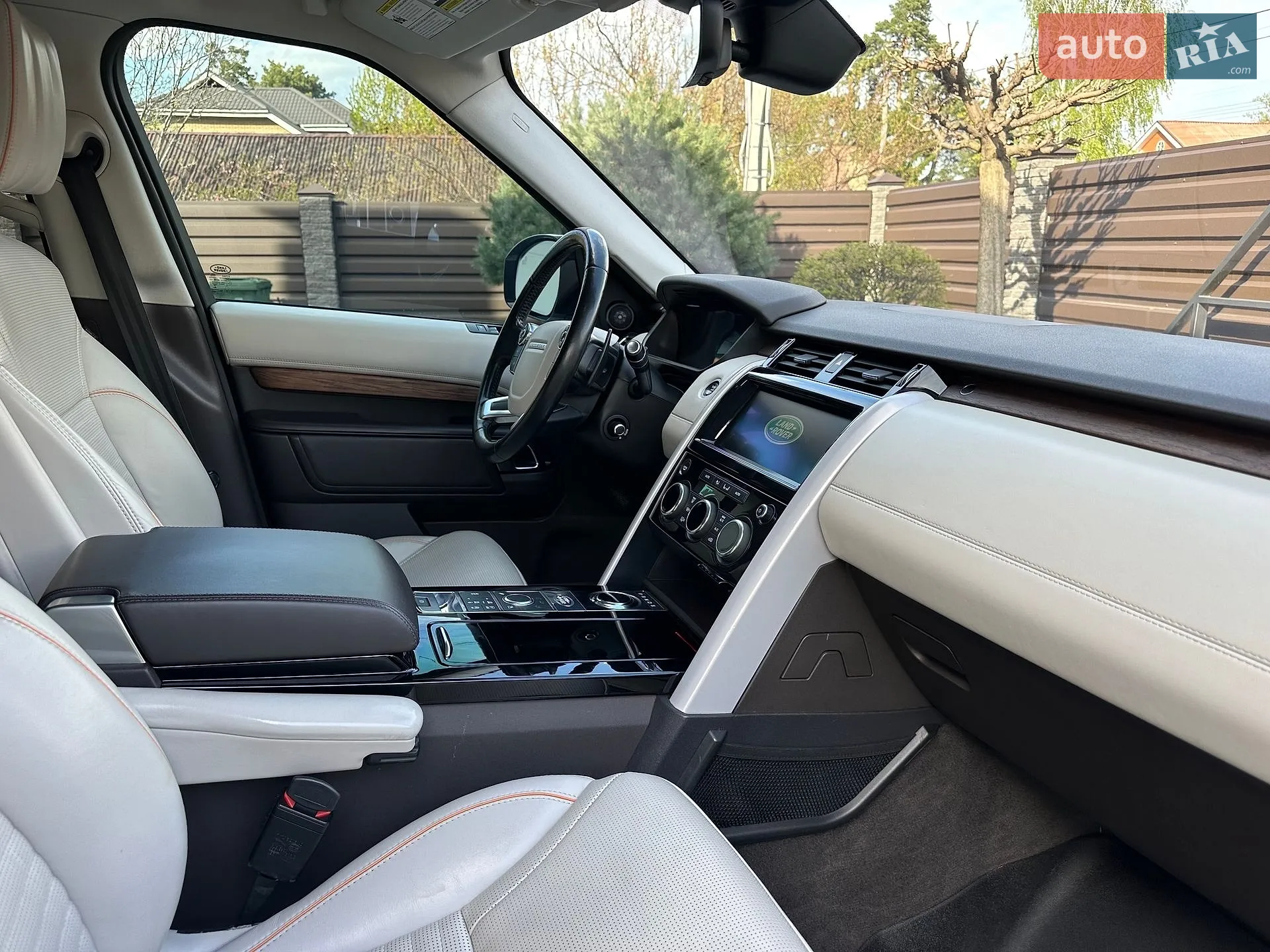 2018 Land Rover Discovery - мініатюра 16