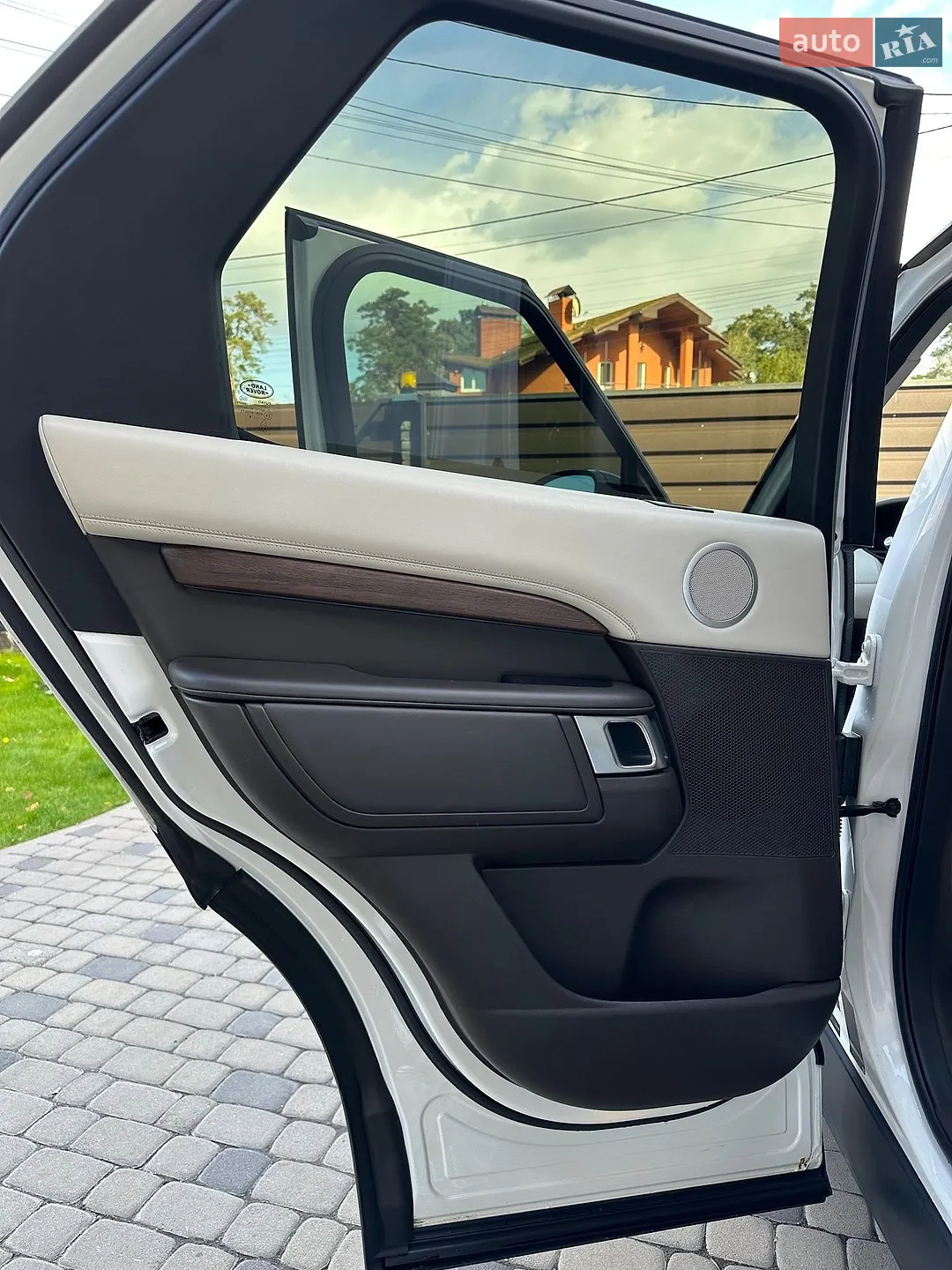 2018 Land Rover Discovery - мініатюра 17