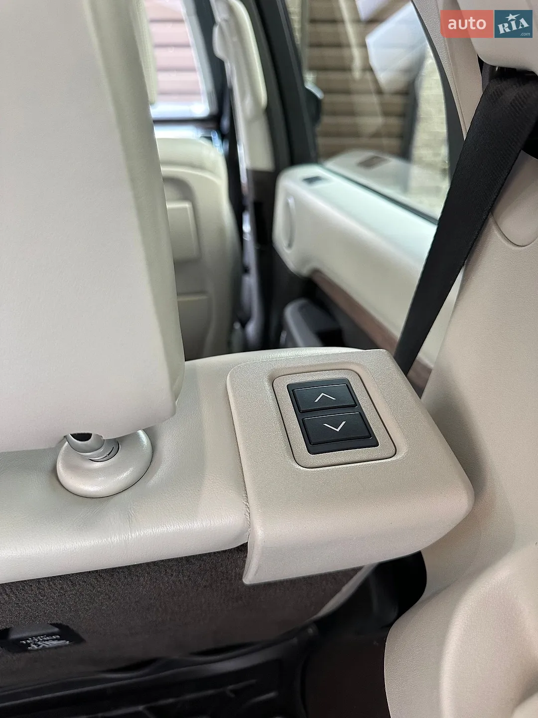 2018 Land Rover Discovery - мініатюра 22