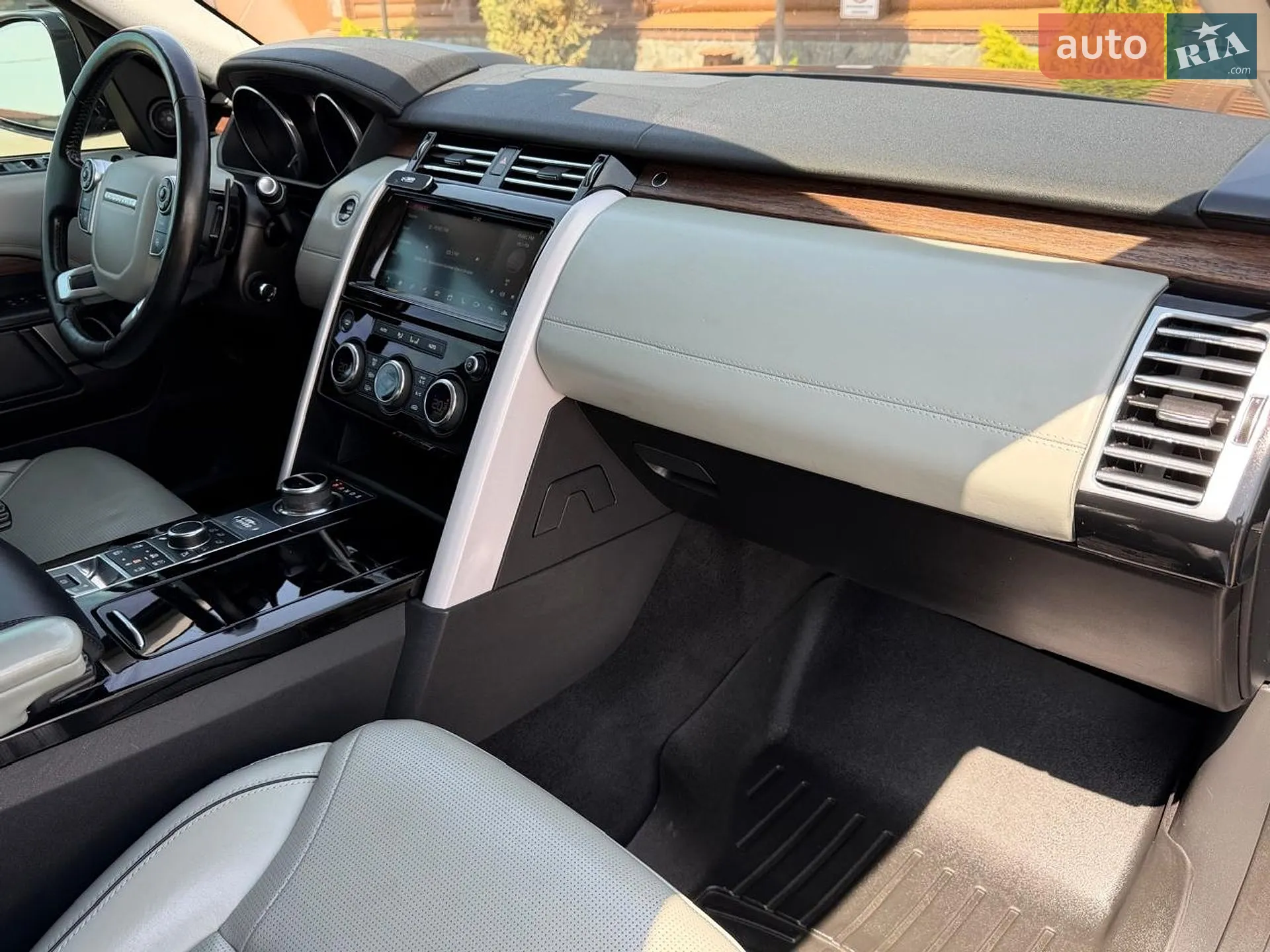 2017 Land Rover Discovery - мініатюра 62