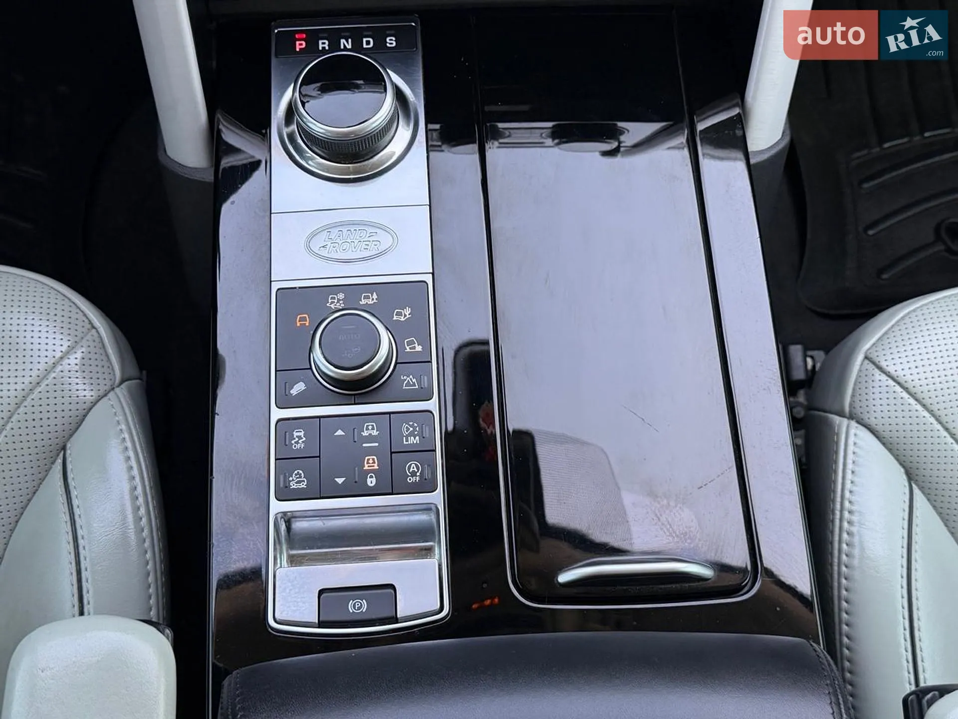 2017 Land Rover Discovery - мініатюра 75