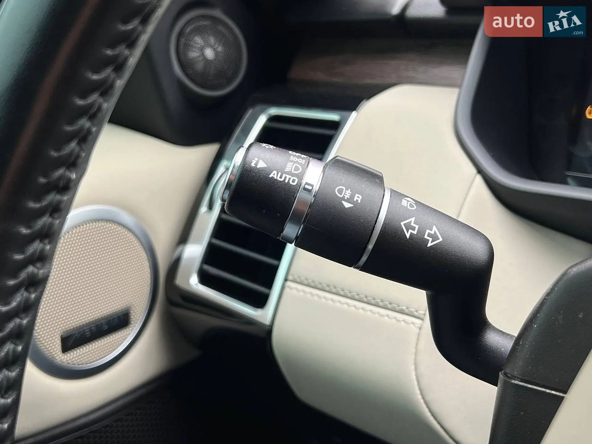 2018 Land Rover Discovery - мініатюра 26