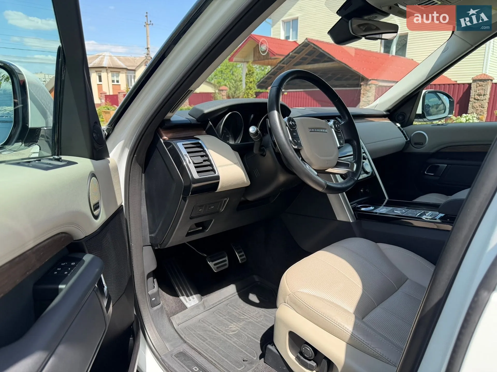 2017 Land Rover Discovery - мініатюра 14