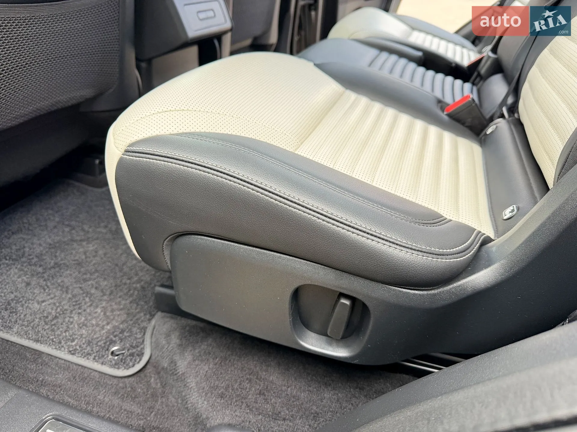 2023 Land Rover Discovery - мініатюра 38