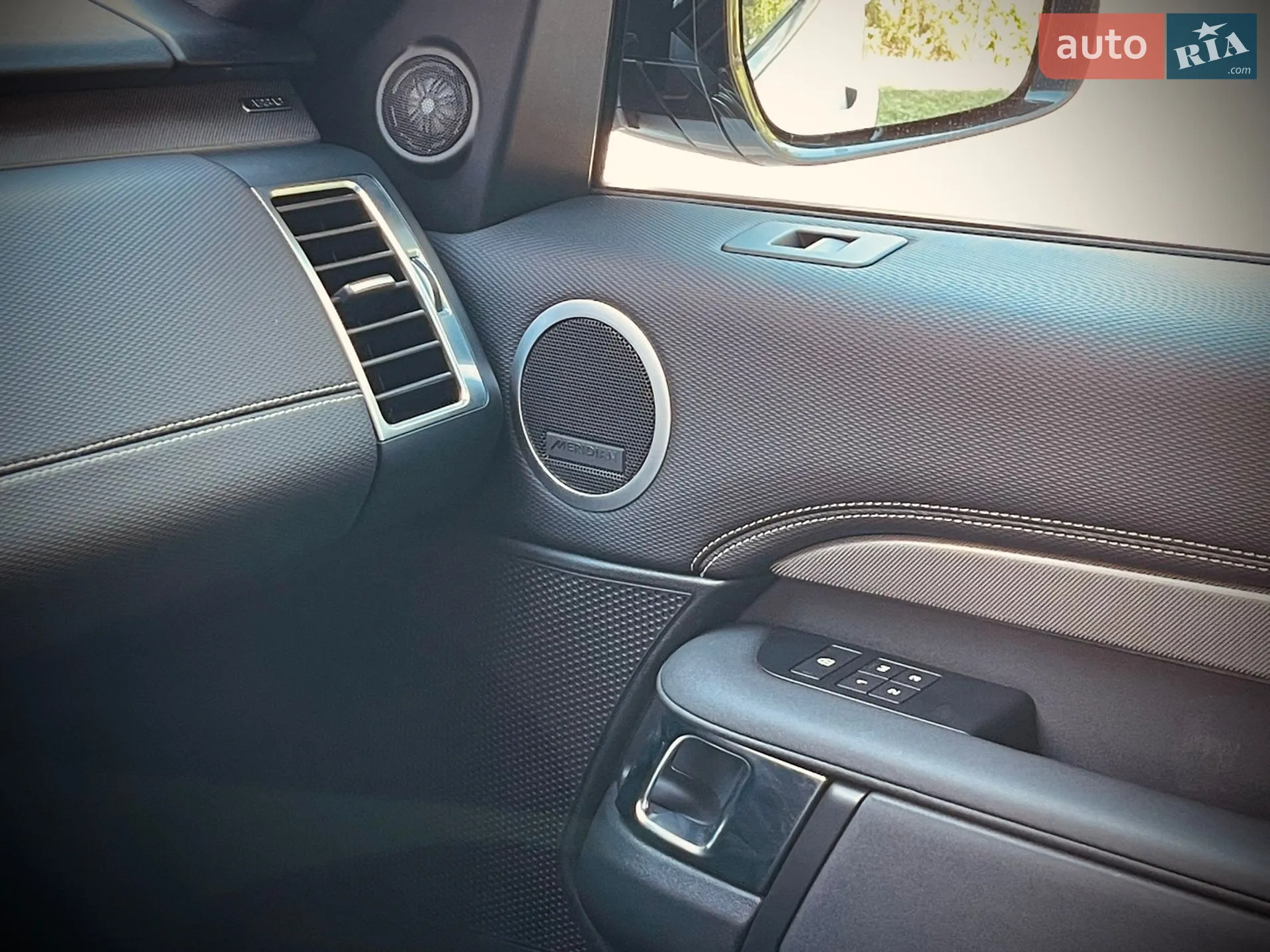 2021 Land Rover Discovery - мініатюра 39
