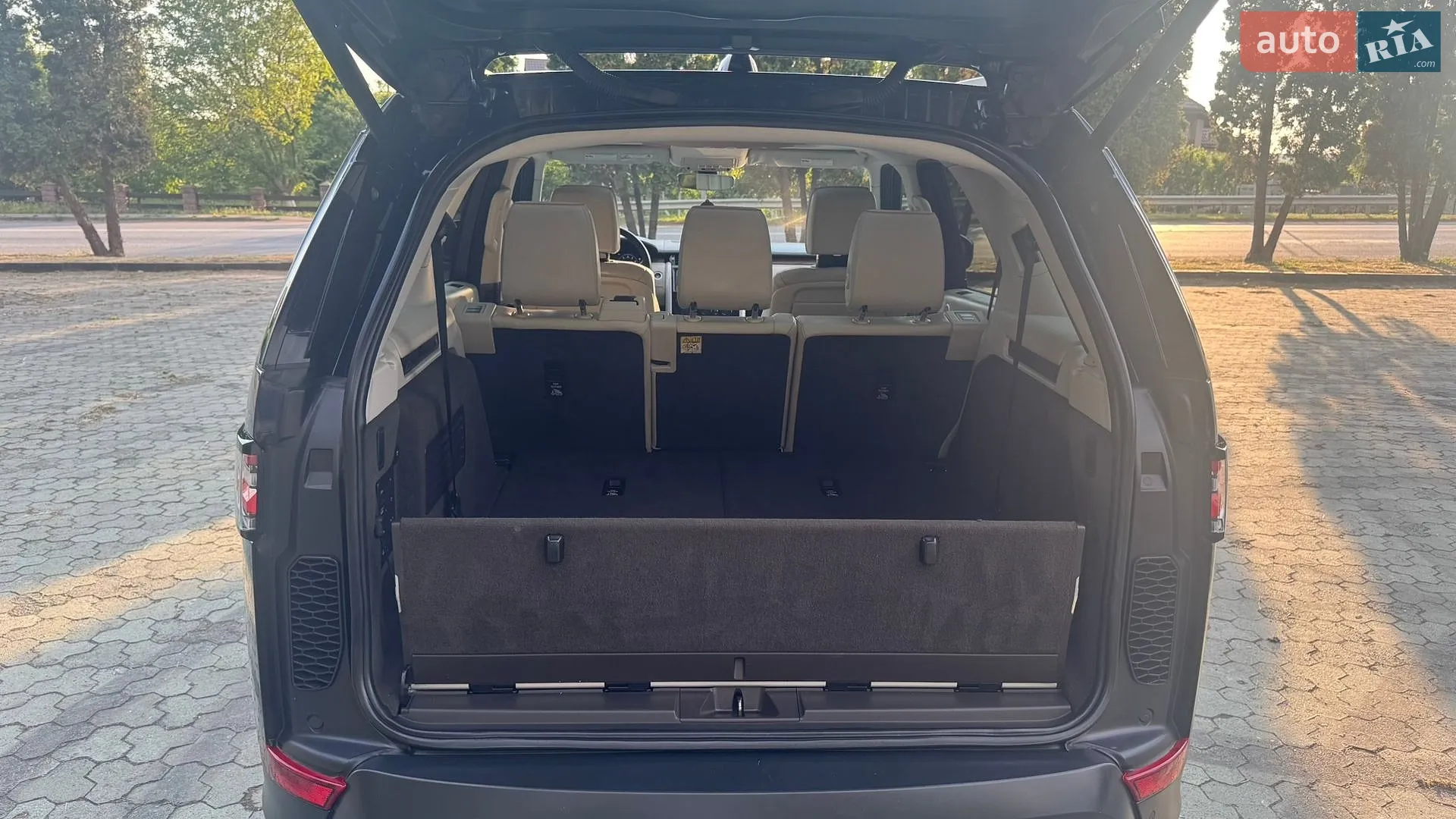 2019 Land Rover Discovery - мініатюра 48