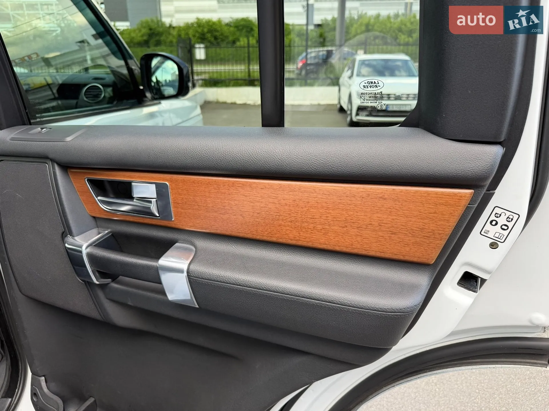 2014 Land Rover Discovery - мініатюра 17