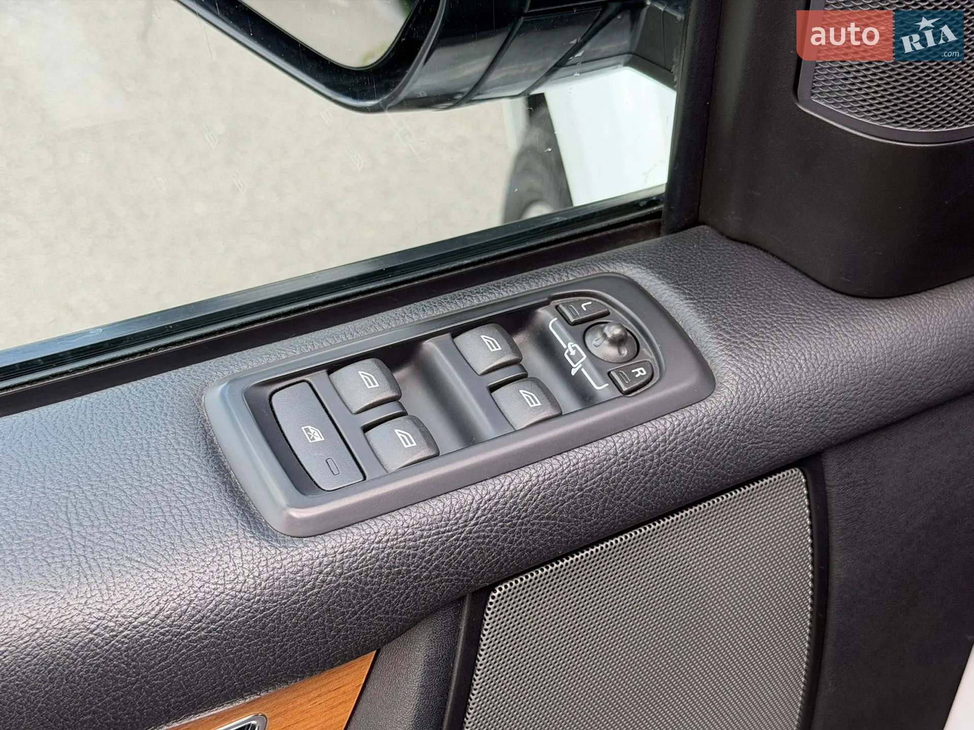 2014 Land Rover Discovery - мініатюра 26