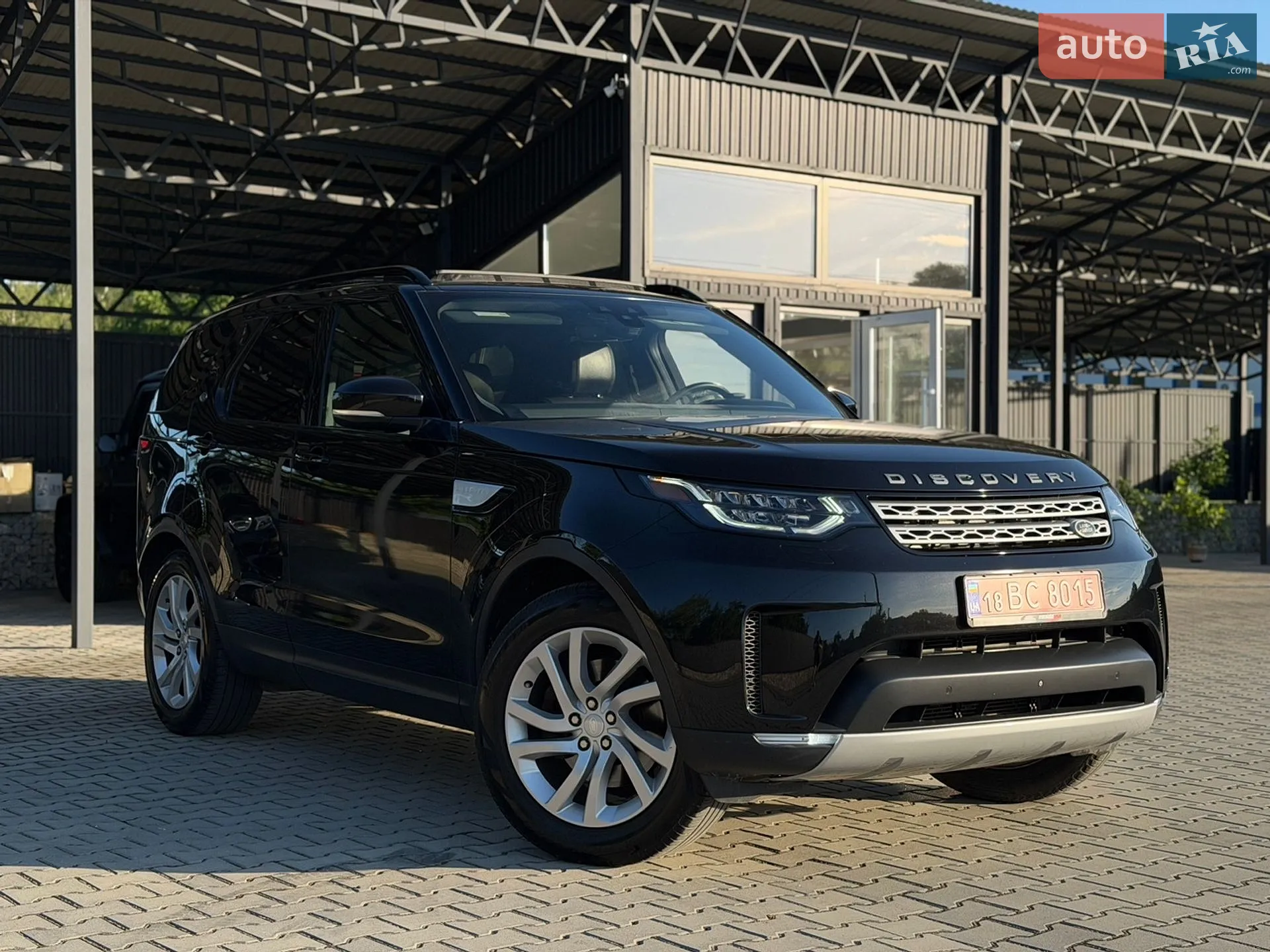 2017 Land Rover Discovery - мініатюра 22