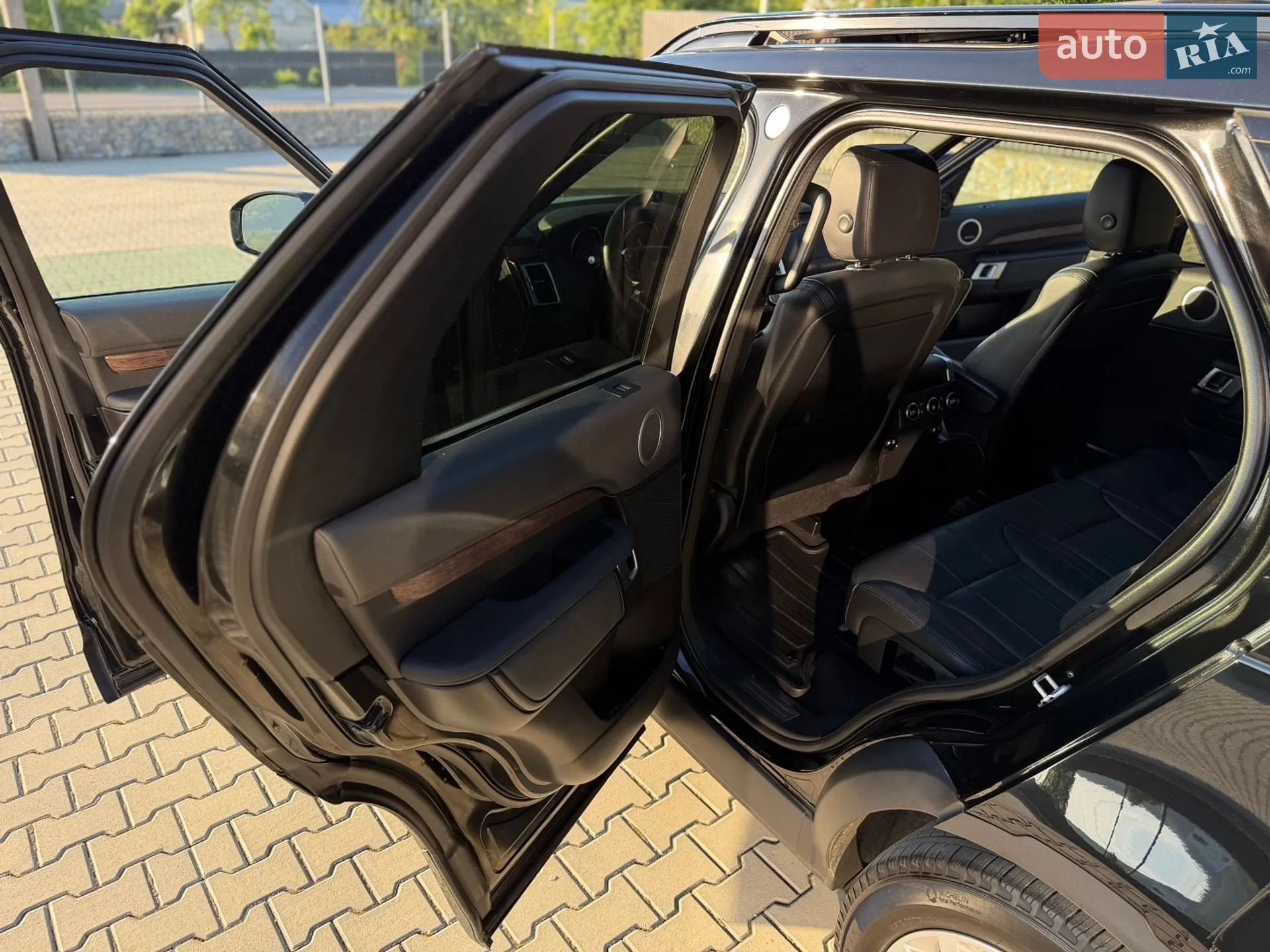 2017 Land Rover Discovery - мініатюра 52