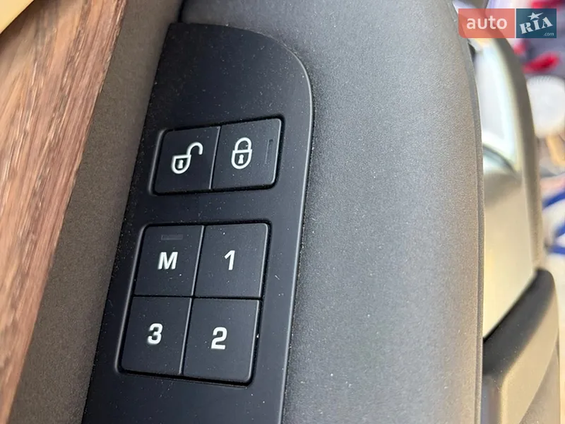Land Rover Discovery 2019 VIN SALRA2BK0L2423015 фото оголошення 34 з 57