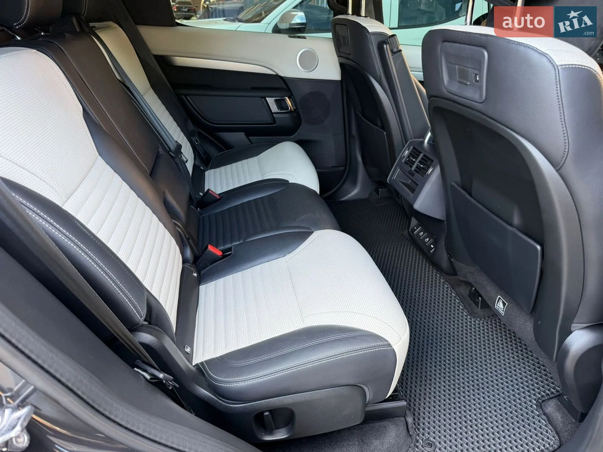 2021 Land Rover Discovery - мініатюра 30