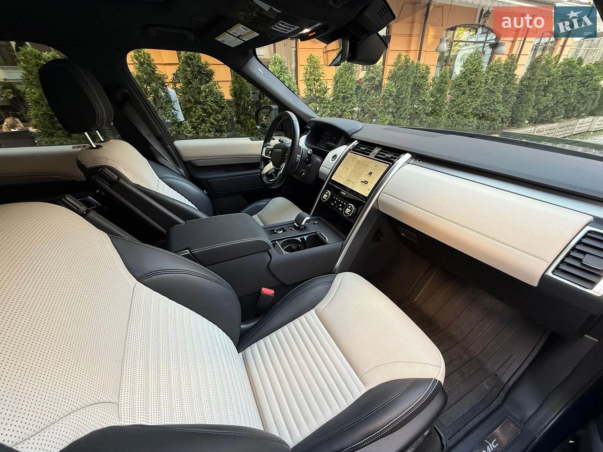 2023 Land Rover Discovery - мініатюра 10