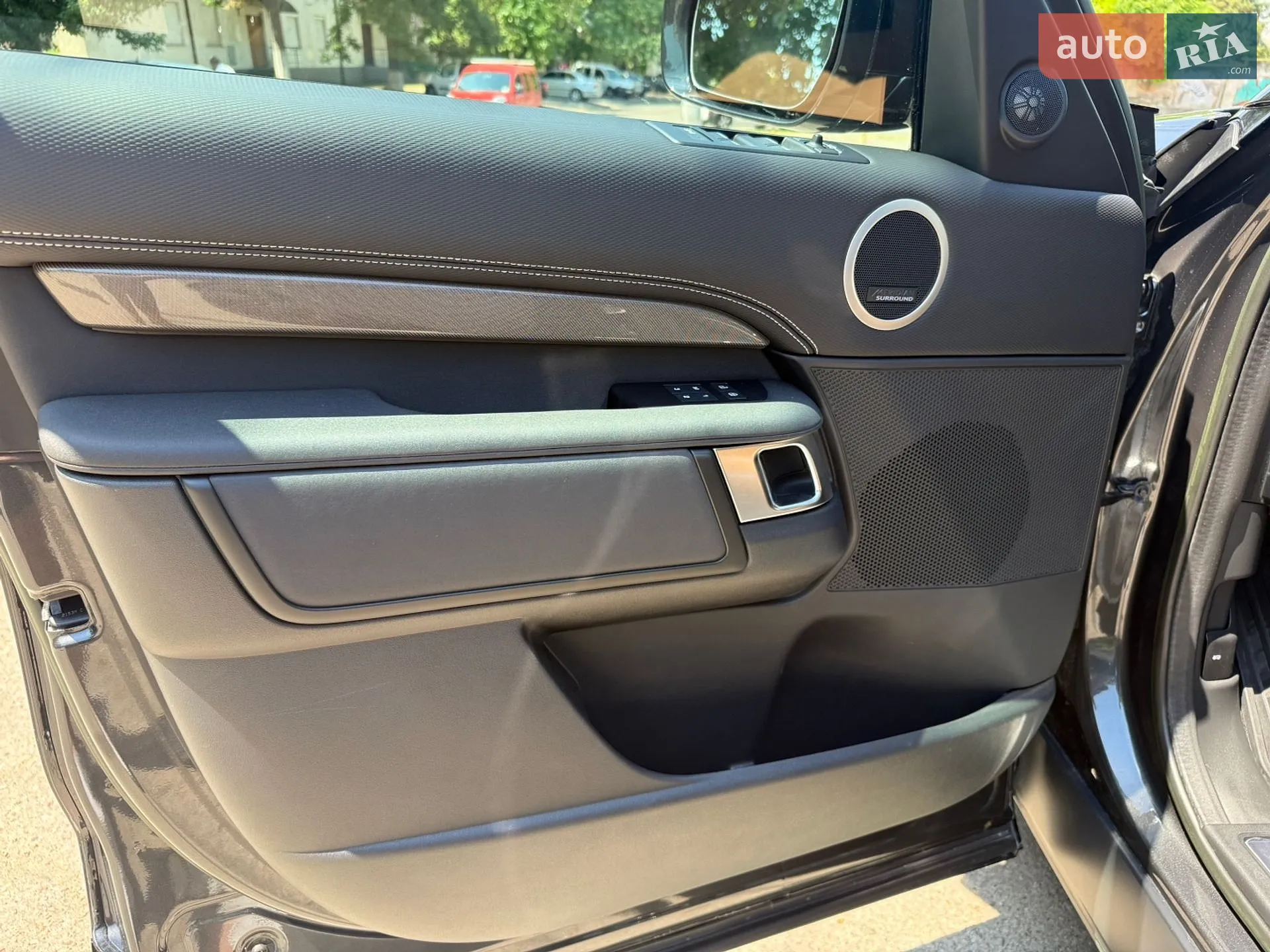 2023 Land Rover Discovery - мініатюра 16