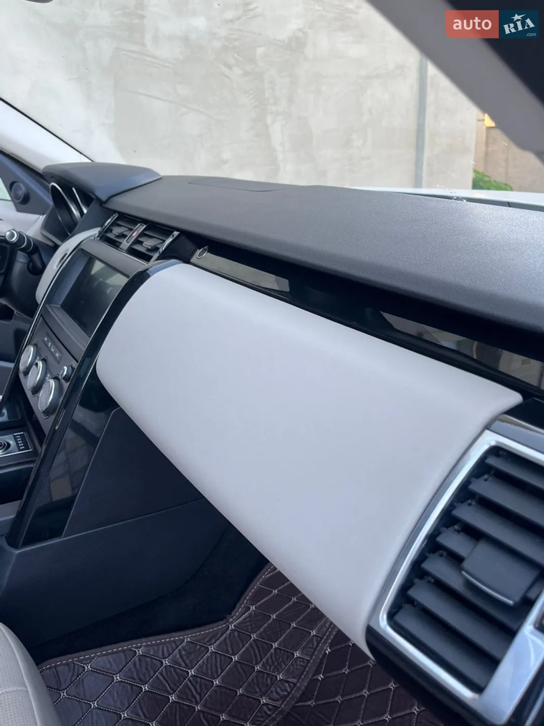 2020 Land Rover Discovery - мініатюра 21