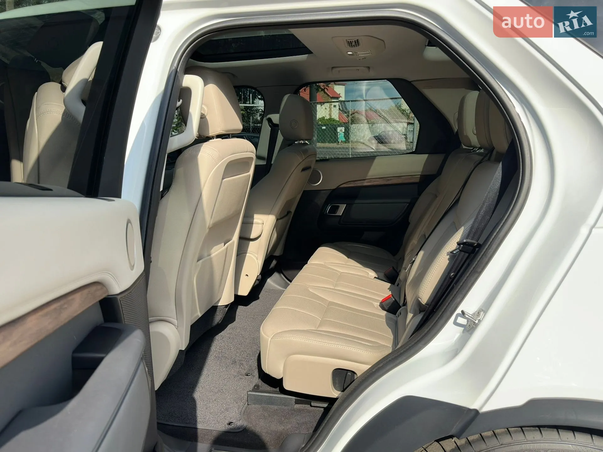 2017 Land Rover Discovery - мініатюра 31