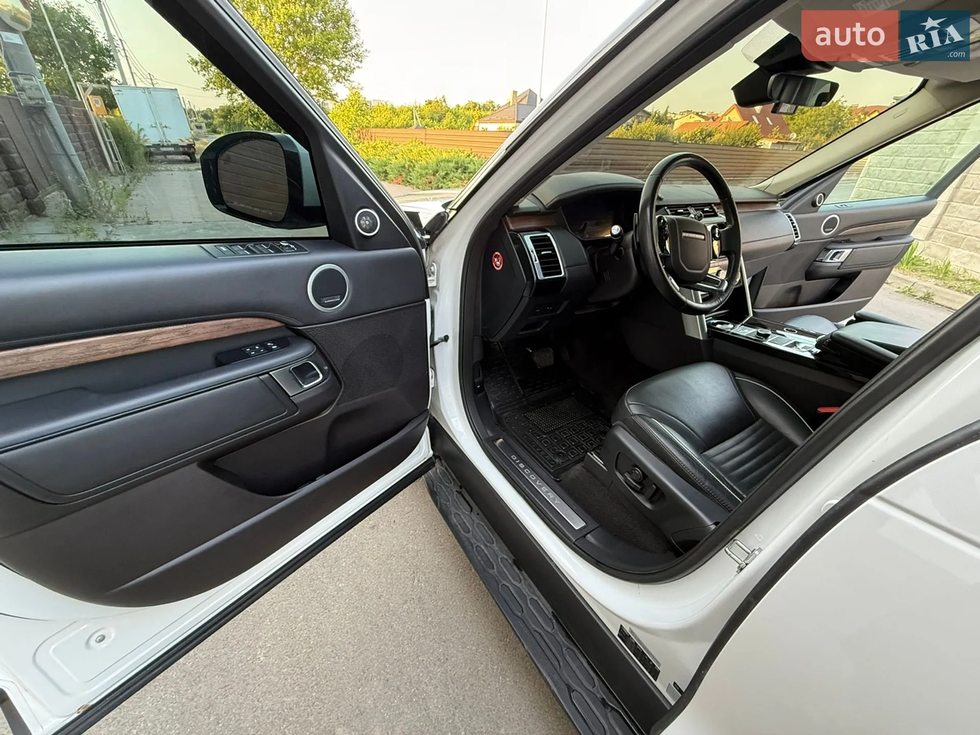 2018 Land Rover Discovery - мініатюра 16