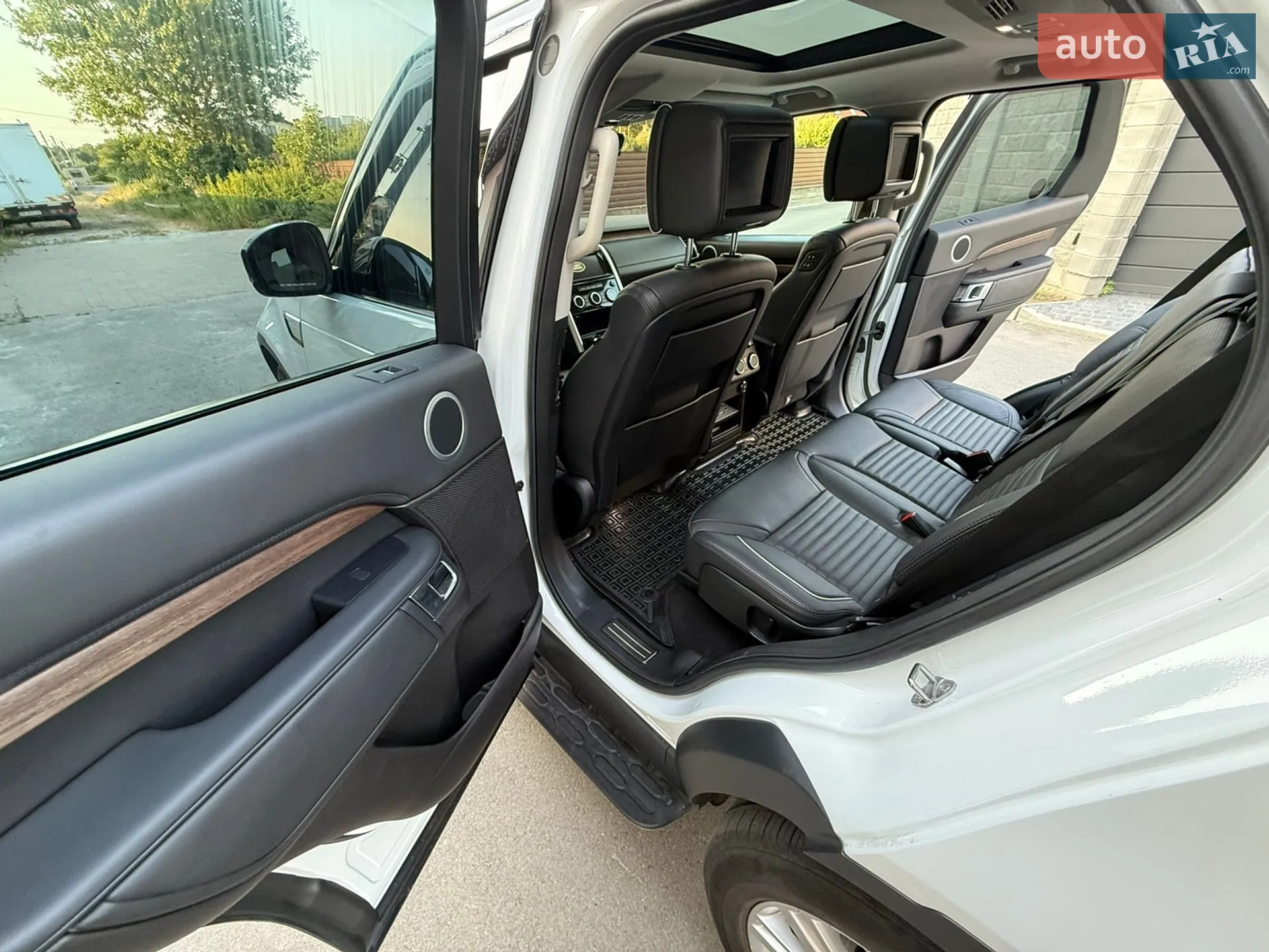 2018 Land Rover Discovery - мініатюра 24