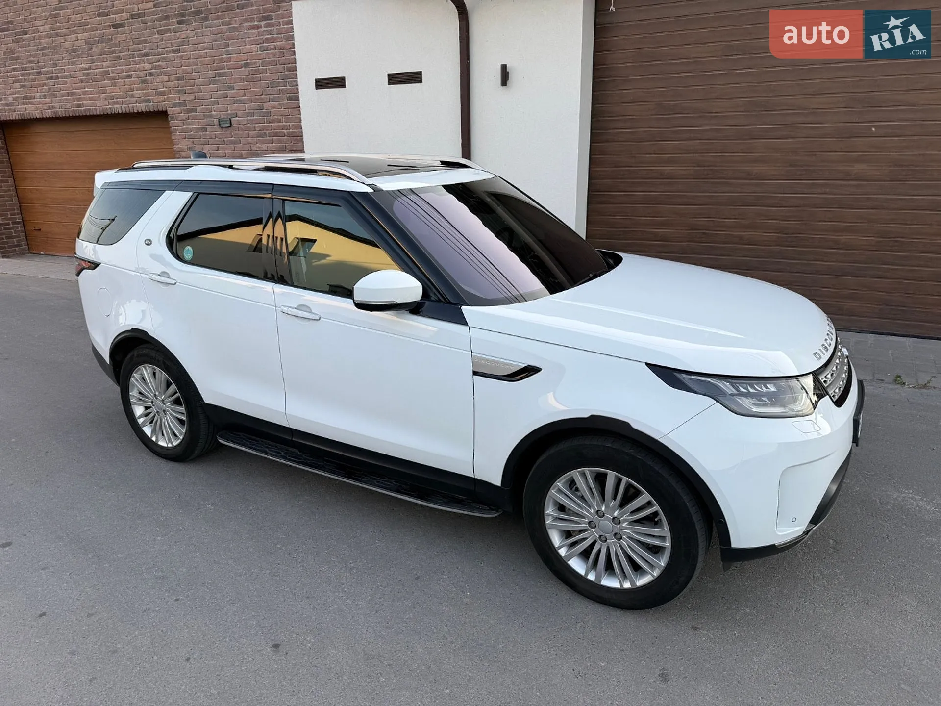 2018 Land Rover Discovery - мініатюра 36
