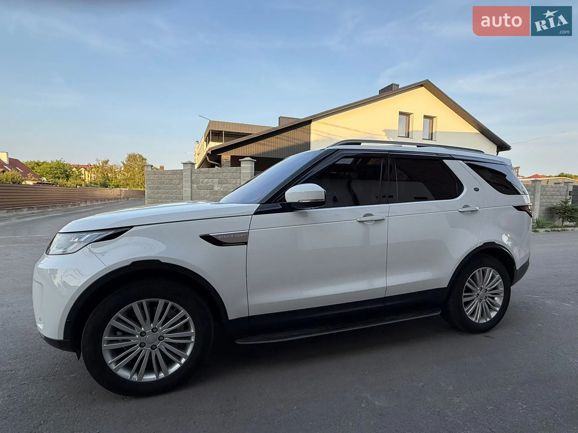 2018 Land Rover Discovery - мініатюра 41