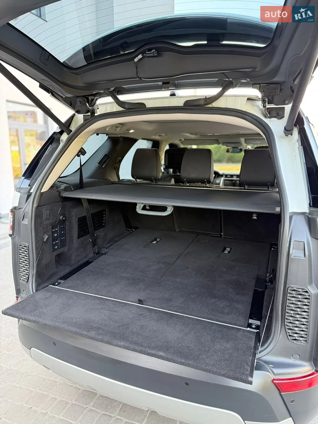 2018 Land Rover Discovery - мініатюра 52