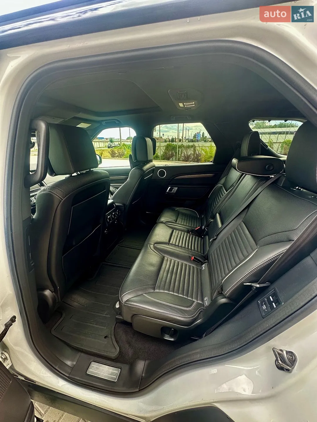 2018 Land Rover Discovery - мініатюра 29
