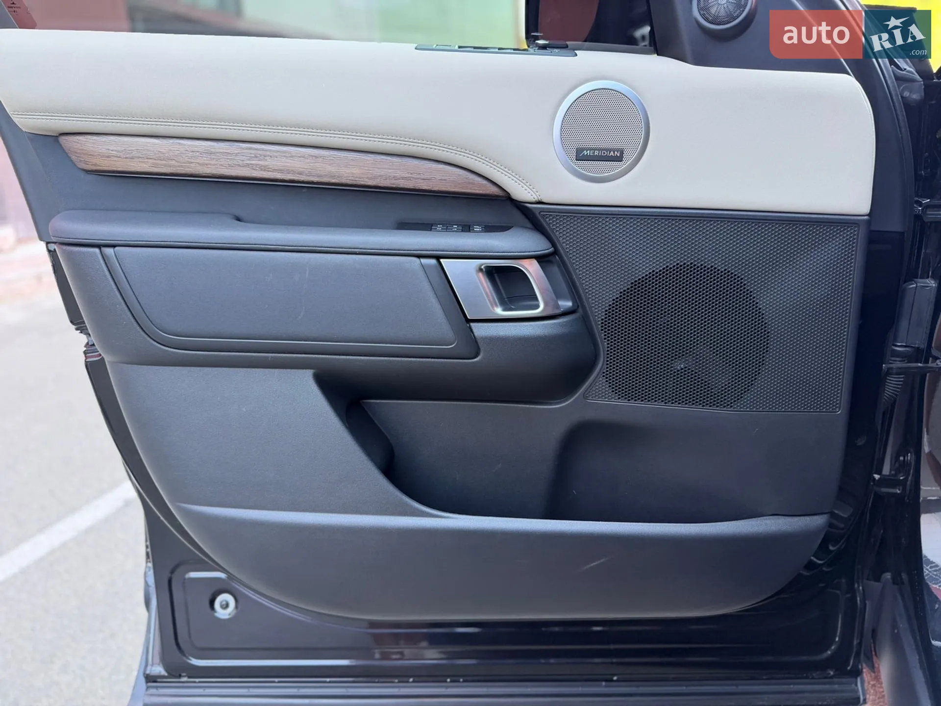 2019 Land Rover Discovery - мініатюра 9