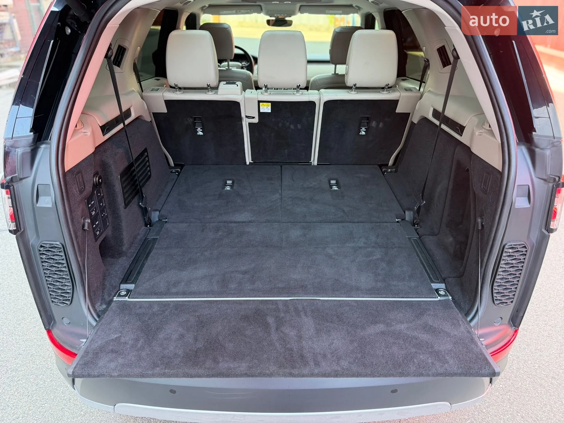 2019 Land Rover Discovery - мініатюра 25